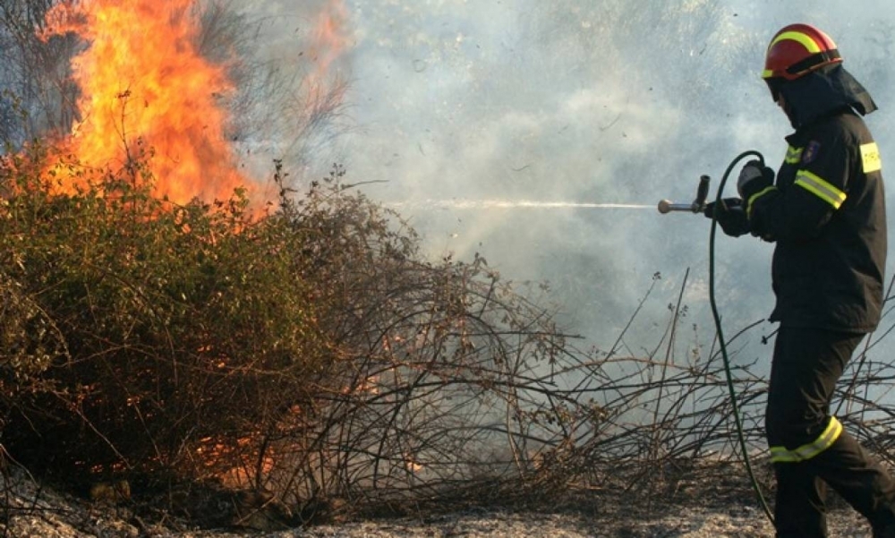 Τρεις συλλήψεις για πυρκαγιές σε Σκούρα και Μυστρά