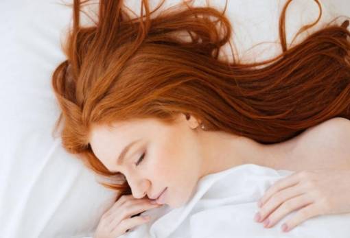 Tips για να ξυπνήσεις με τέλεια μαλλιά το πρωί