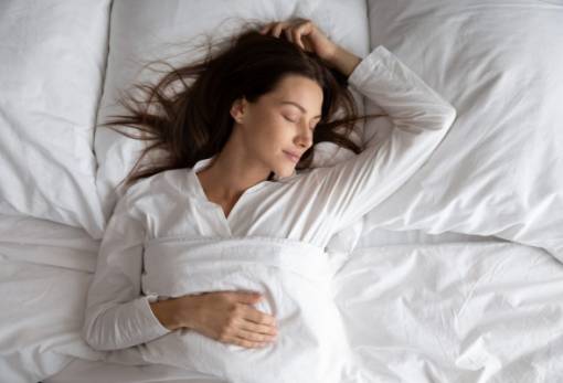 Ο πολύ λίγος ή ο υπερβολικός ύπνος αυξάνουν τον κίνδυνο λοίμωξης