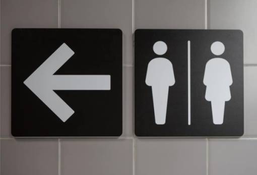 Δημόσιες τουαλέτες: Τα λάθη που κάνεις όταν τις χρησιμοποιείς