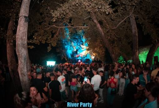 Μουσική, χορός και αμείωτο κέφι στο river party της Μαγούλας