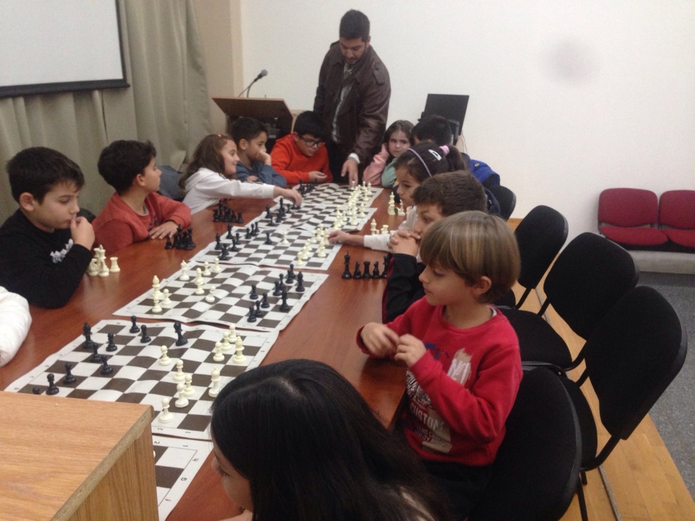 Το 4ο Δημοτικό Σπάρτης παίζει σκάκι στο Εργατικό Κέντρο Λακωνίας